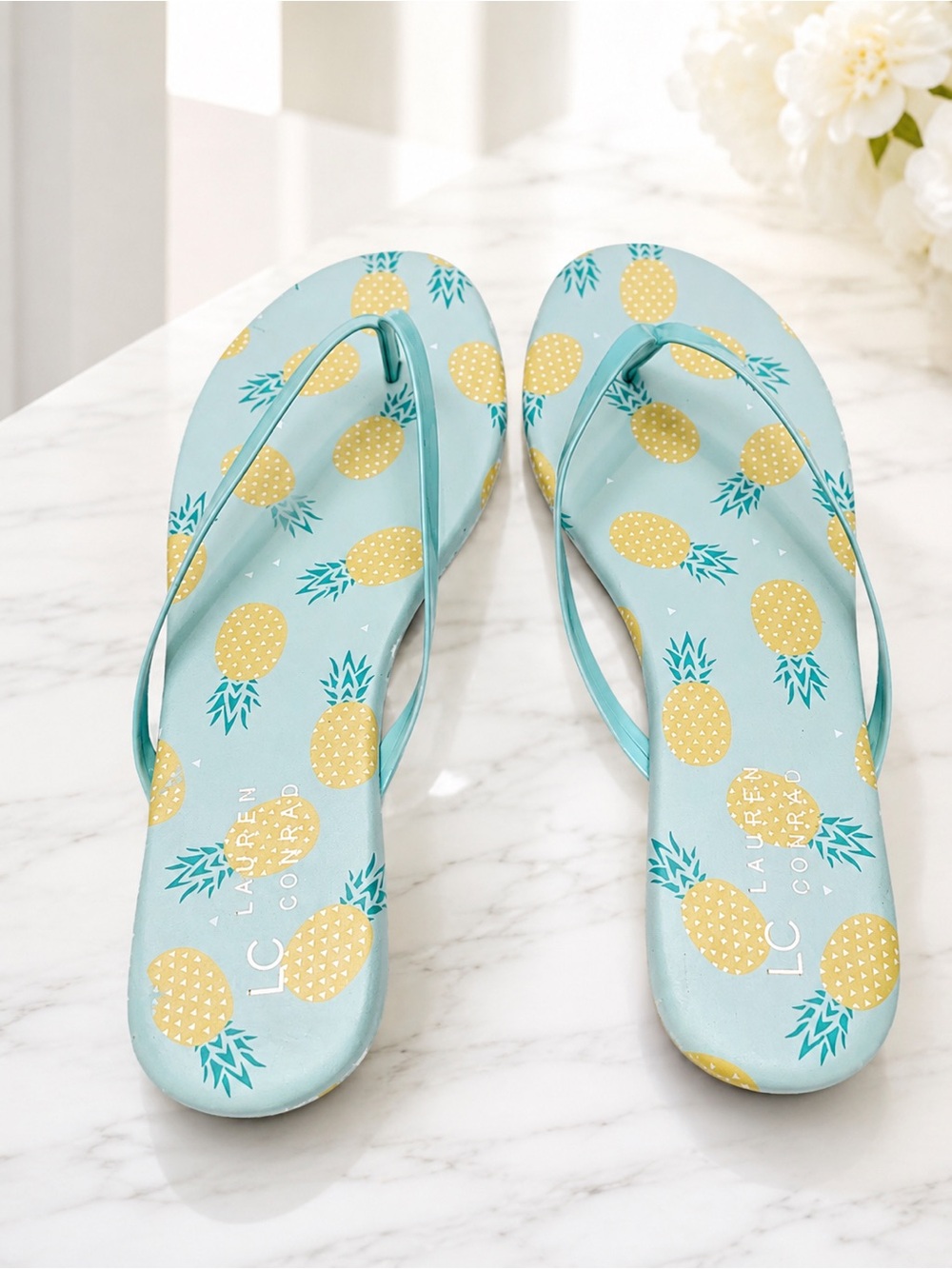 LC Lauren Conrad Pineapple Flip Flops Aqua Tropical Beach Vacation Sandals NWT 7